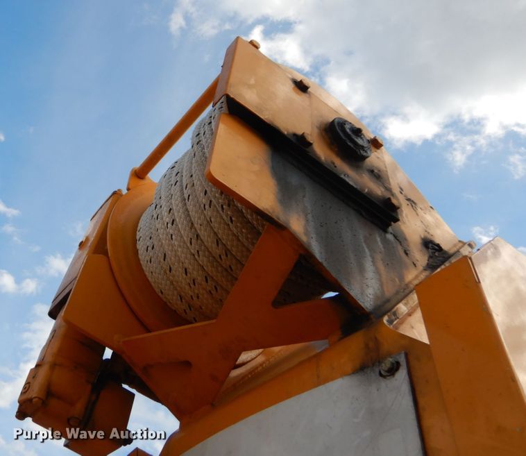 image for item IY9651 2010 International WorkStar 7400  digger derrick truck