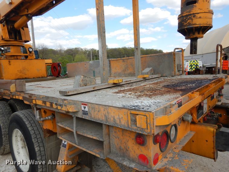 image for item IY9651 2010 International WorkStar 7400  digger derrick truck