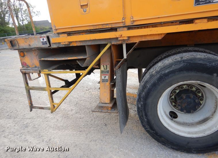 image for item IY9651 2010 International WorkStar 7400  digger derrick truck