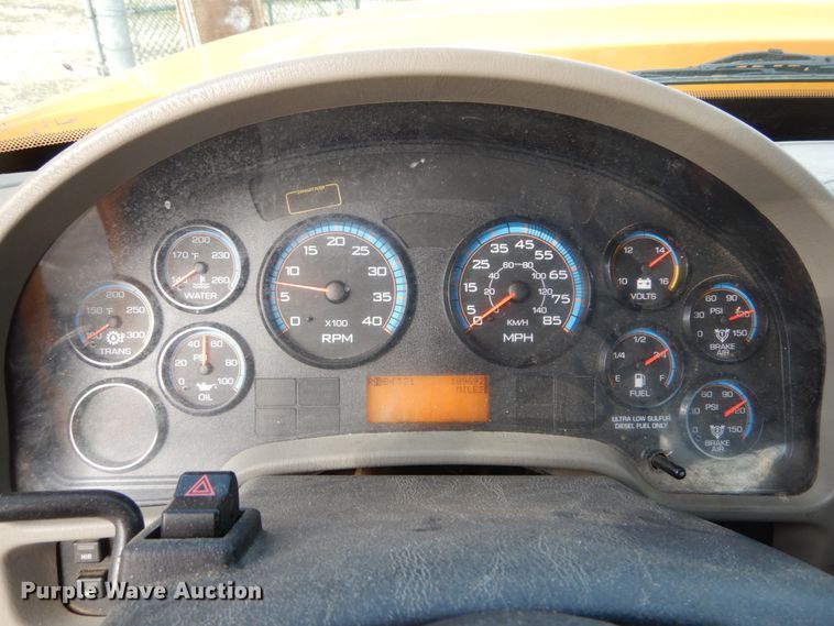 image for item IY9651 2010 International WorkStar 7400  digger derrick truck