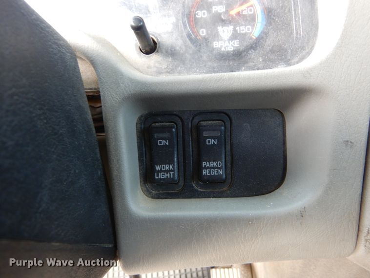 image for item IY9651 2010 International WorkStar 7400  digger derrick truck