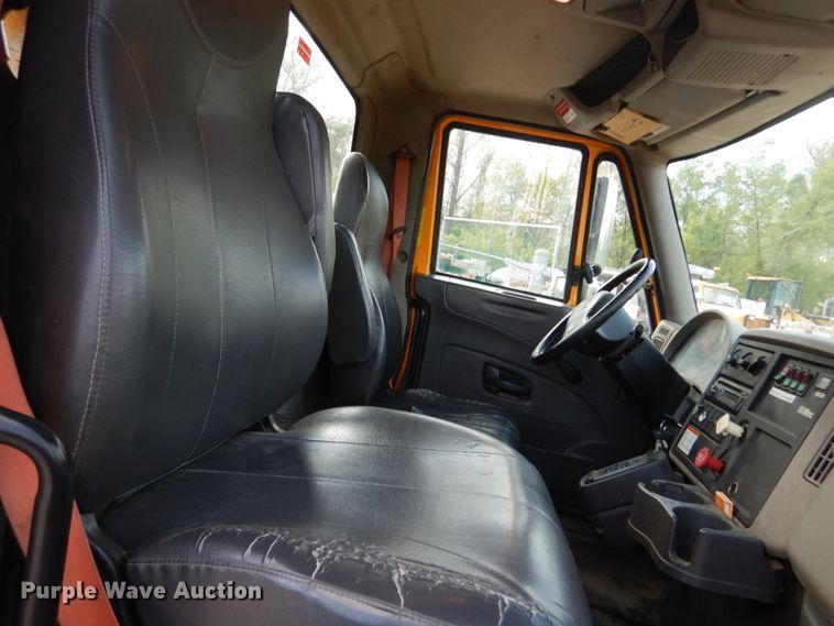 image for item IY9651 2010 International WorkStar 7400  digger derrick truck