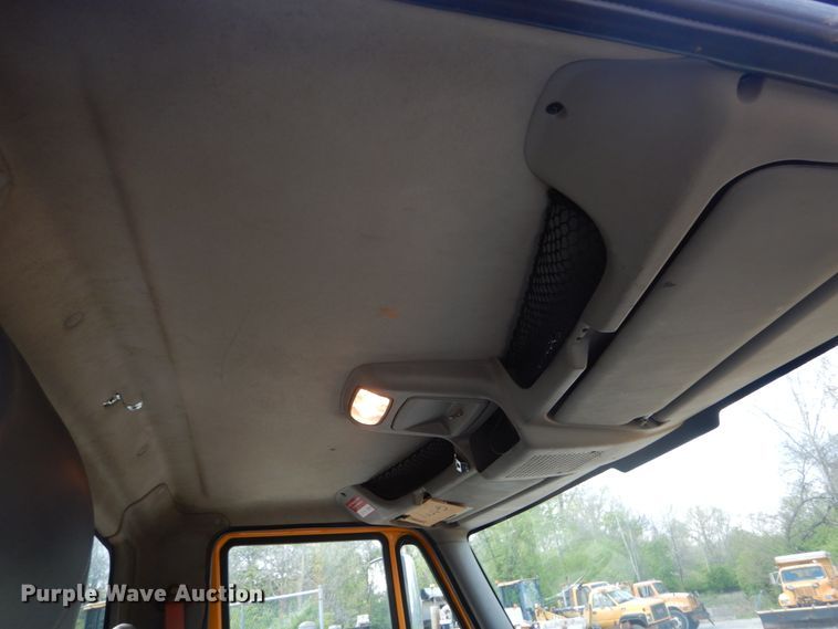 image for item IY9651 2010 International WorkStar 7400  digger derrick truck