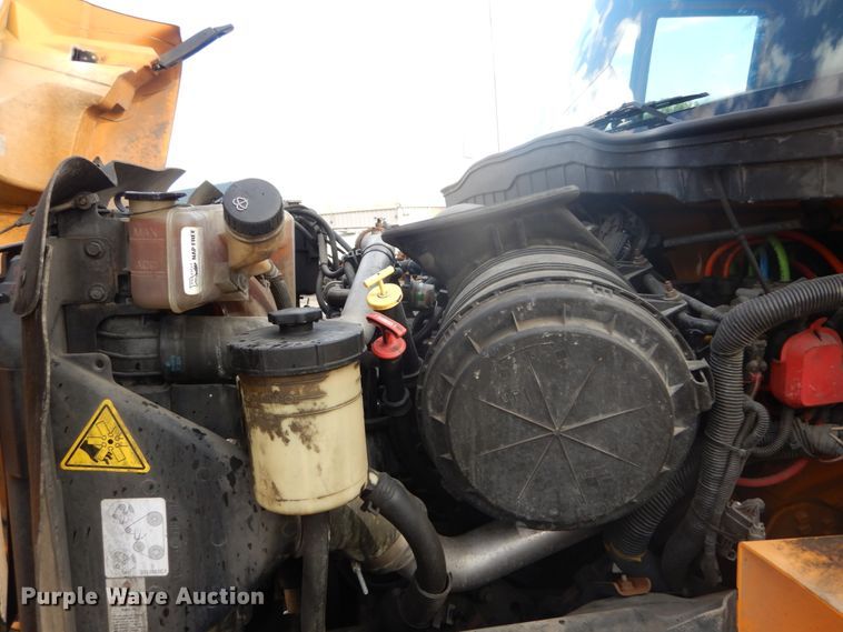 image for item IY9651 2010 International WorkStar 7400  digger derrick truck