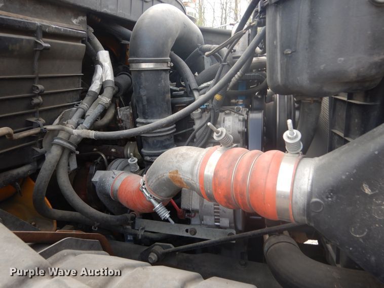 image for item IY9651 2010 International WorkStar 7400  digger derrick truck