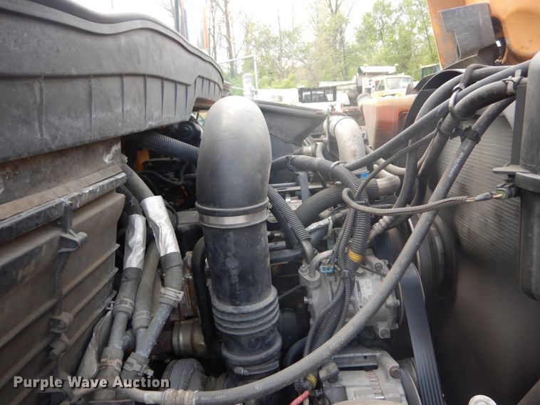 image for item IY9651 2010 International WorkStar 7400  digger derrick truck