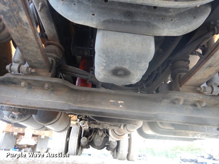 image for item IY9651 2010 International WorkStar 7400  digger derrick truck