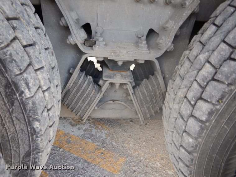 image for item IY9651 2010 International WorkStar 7400  digger derrick truck