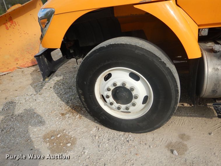 image for item IY9651 2010 International WorkStar 7400  digger derrick truck