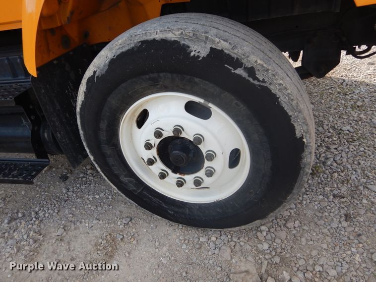 image for item IY9651 2010 International WorkStar 7400  digger derrick truck