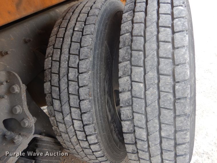 image for item IY9651 2010 International WorkStar 7400  digger derrick truck