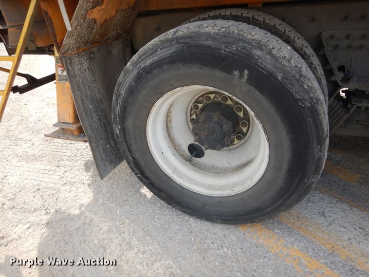 image for item IY9651 2010 International WorkStar 7400  digger derrick truck