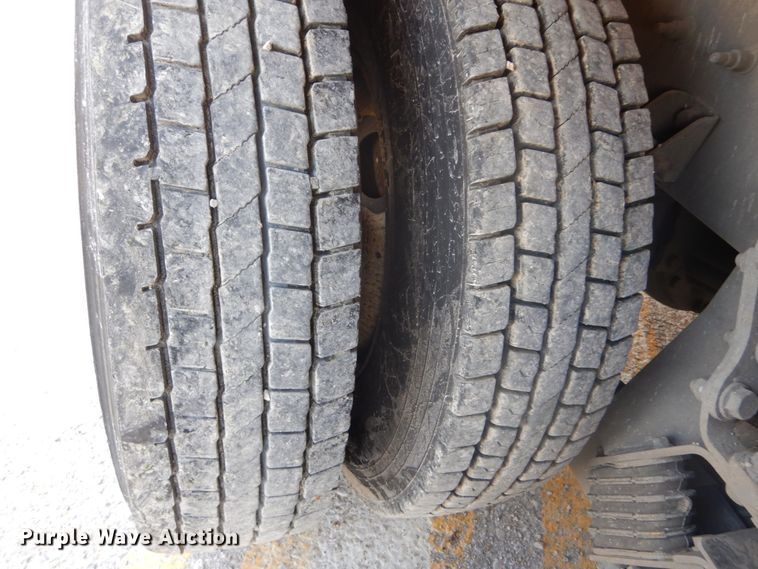 image for item IY9651 2010 International WorkStar 7400  digger derrick truck