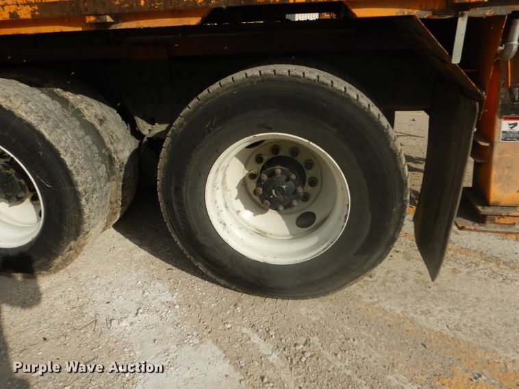 image for item IY9651 2010 International WorkStar 7400  digger derrick truck