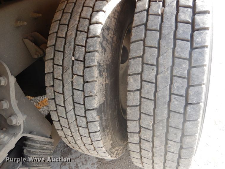 image for item IY9651 2010 International WorkStar 7400  digger derrick truck