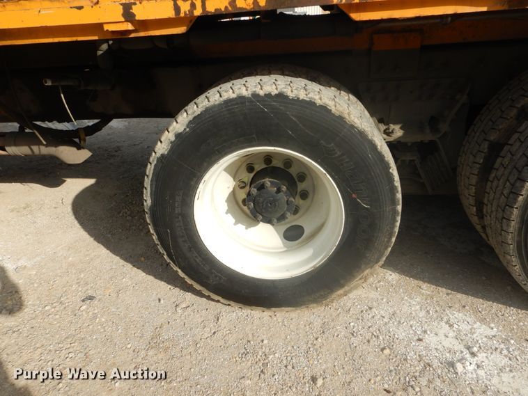 image for item IY9651 2010 International WorkStar 7400  digger derrick truck