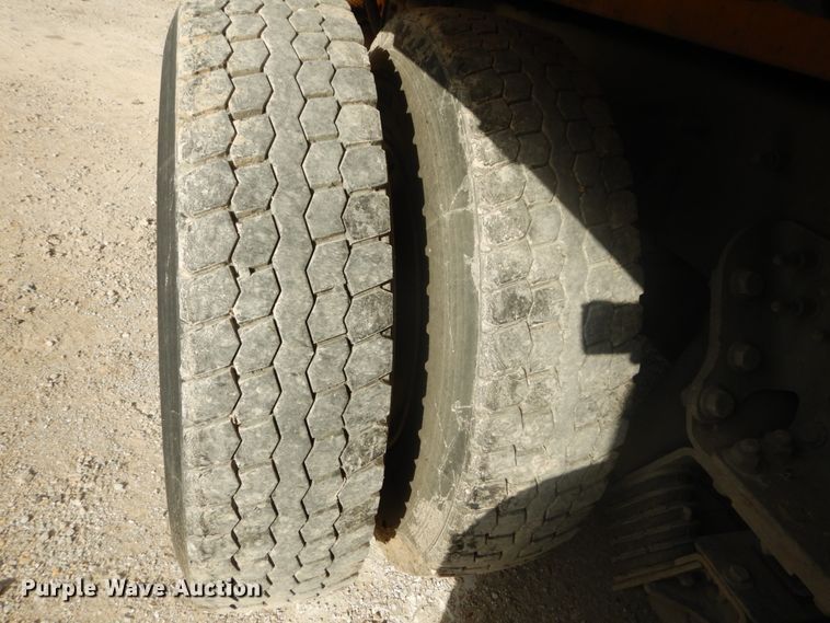 image for item IY9651 2010 International WorkStar 7400  digger derrick truck