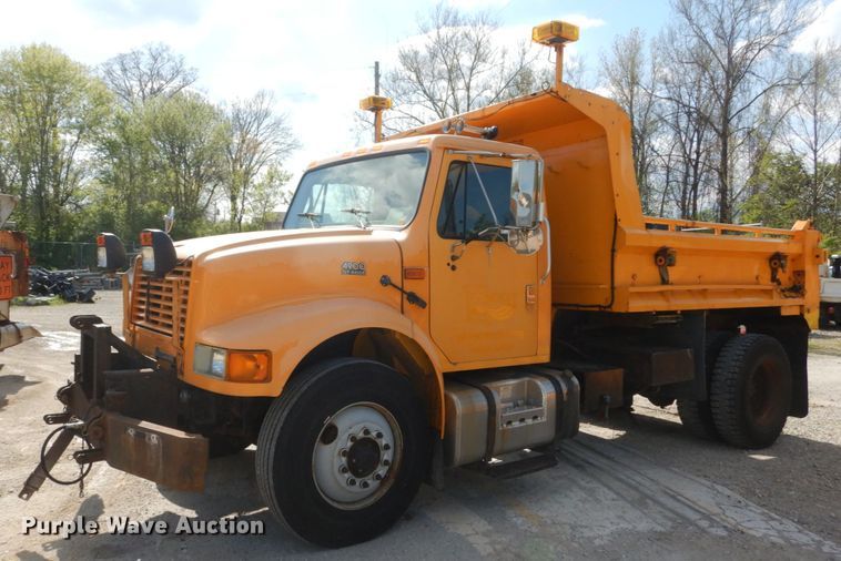 image for item IY9655 2002 International 4900  dump truck