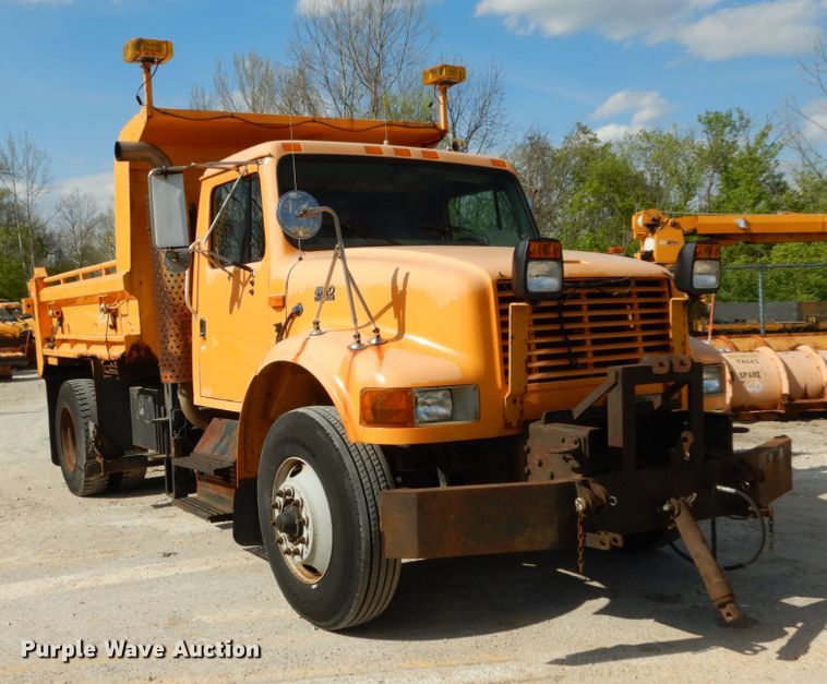 image for item IY9655 2002 International 4900  dump truck