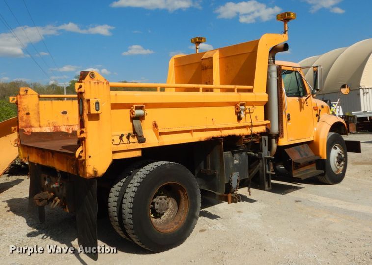 image for item IY9655 2002 International 4900  dump truck