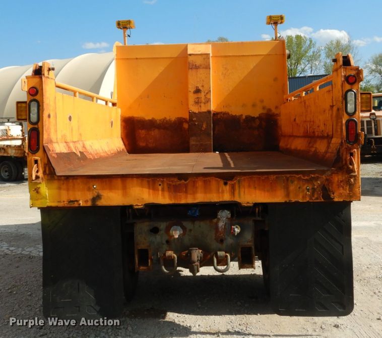 image for item IY9655 2002 International 4900  dump truck
