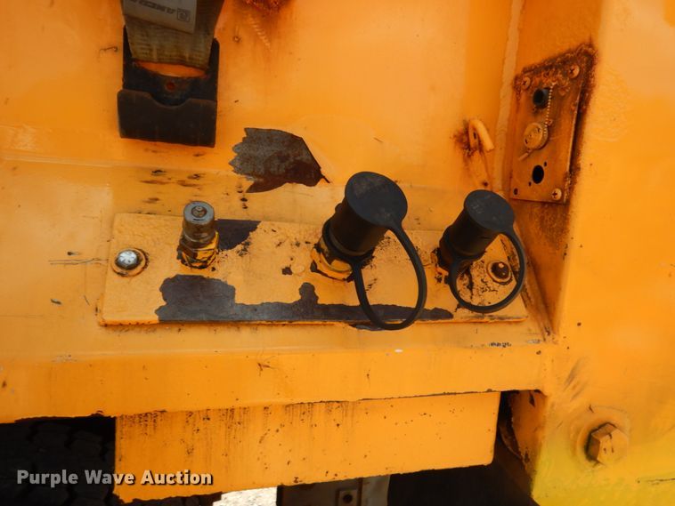 image for item IY9655 2002 International 4900  dump truck