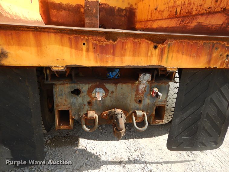 image for item IY9655 2002 International 4900  dump truck