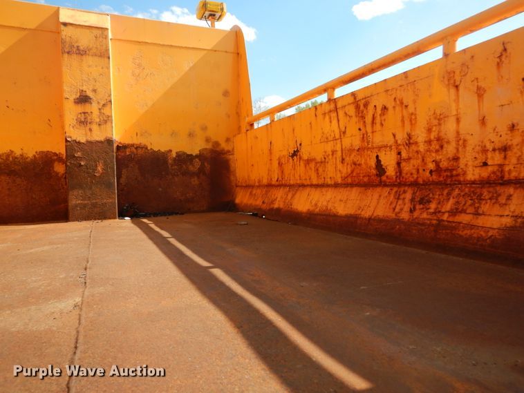 image for item IY9655 2002 International 4900  dump truck