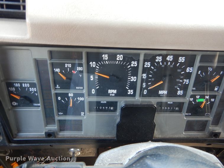 image for item IY9655 2002 International 4900  dump truck