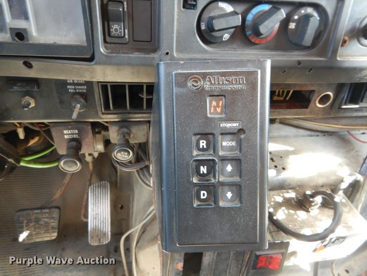 image for item IY9655 2002 International 4900  dump truck