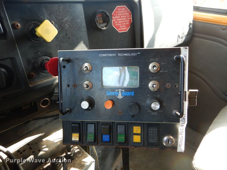 image for item IY9655 2002 International 4900  dump truck