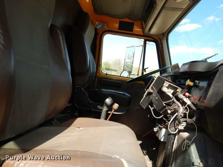 image for item IY9655 2002 International 4900  dump truck