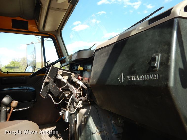 image for item IY9655 2002 International 4900  dump truck