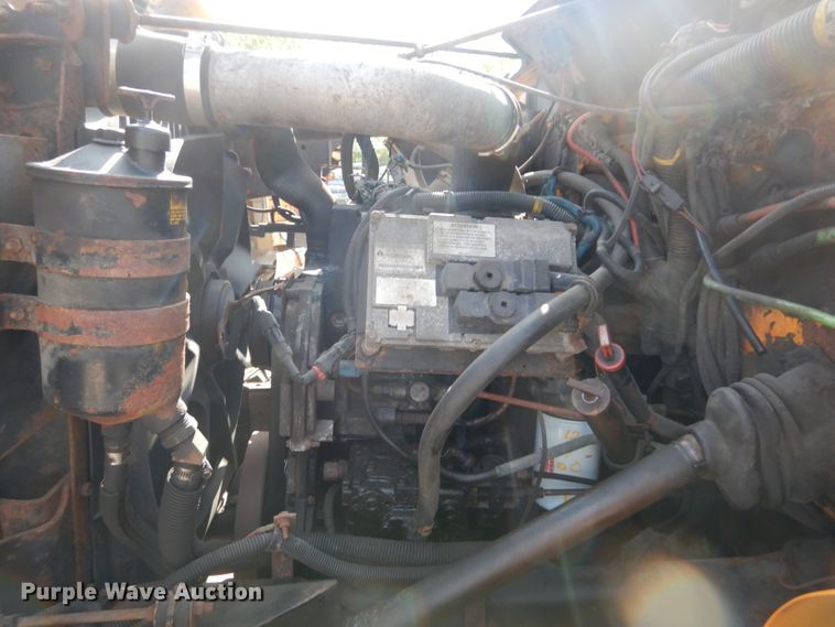 image for item IY9655 2002 International 4900  dump truck