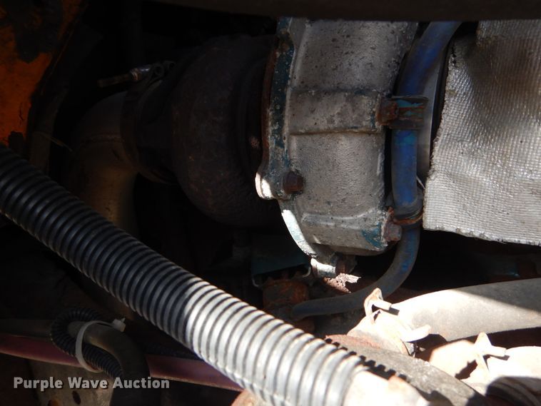 image for item IY9655 2002 International 4900  dump truck