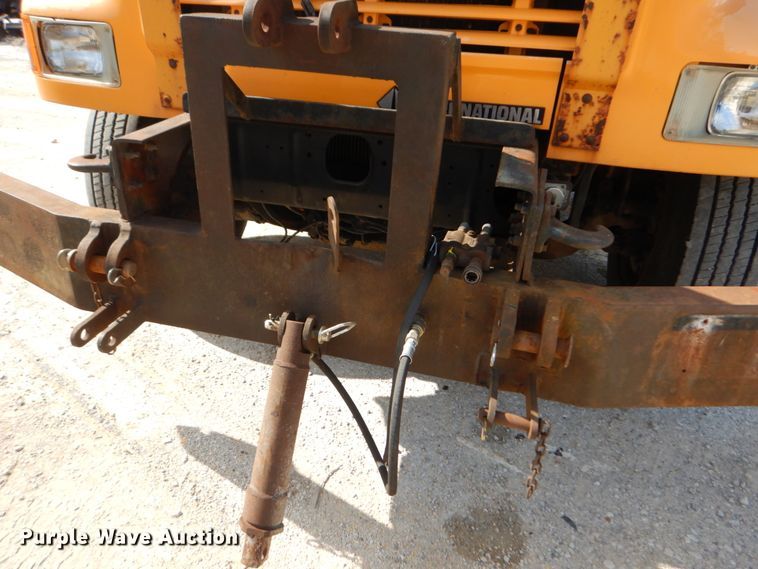 image for item IY9655 2002 International 4900  dump truck