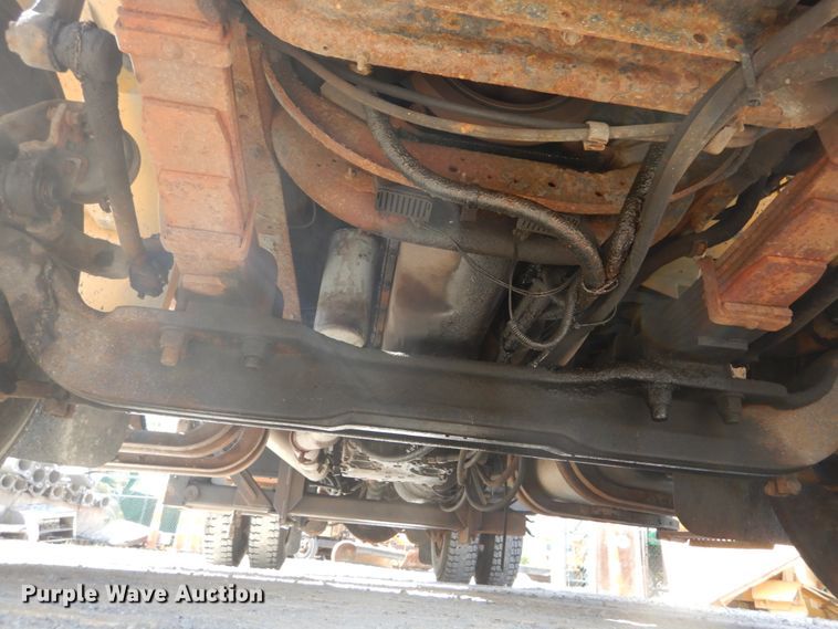 image for item IY9655 2002 International 4900  dump truck