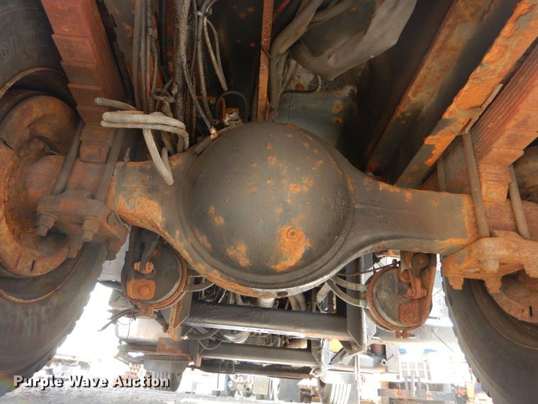 image for item IY9655 2002 International 4900  dump truck