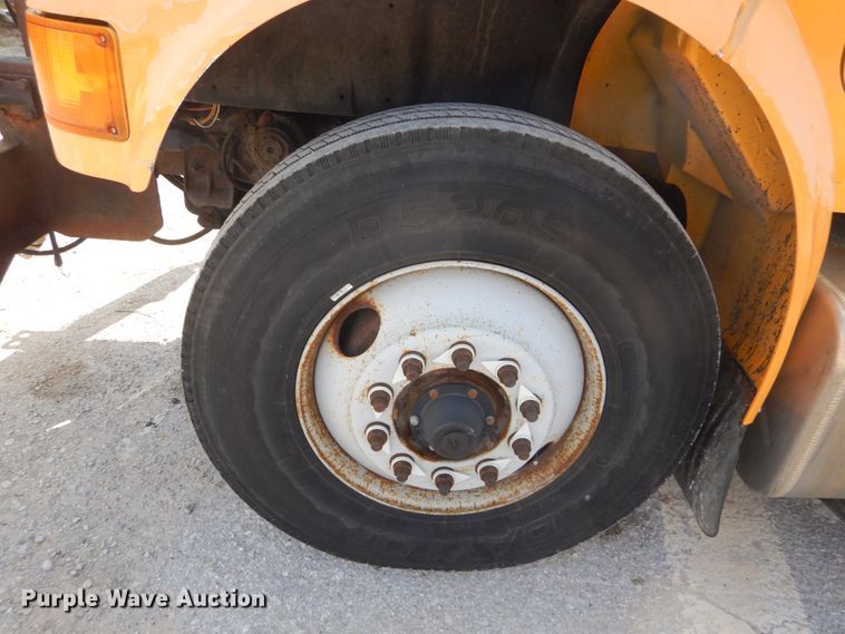 image for item IY9655 2002 International 4900  dump truck