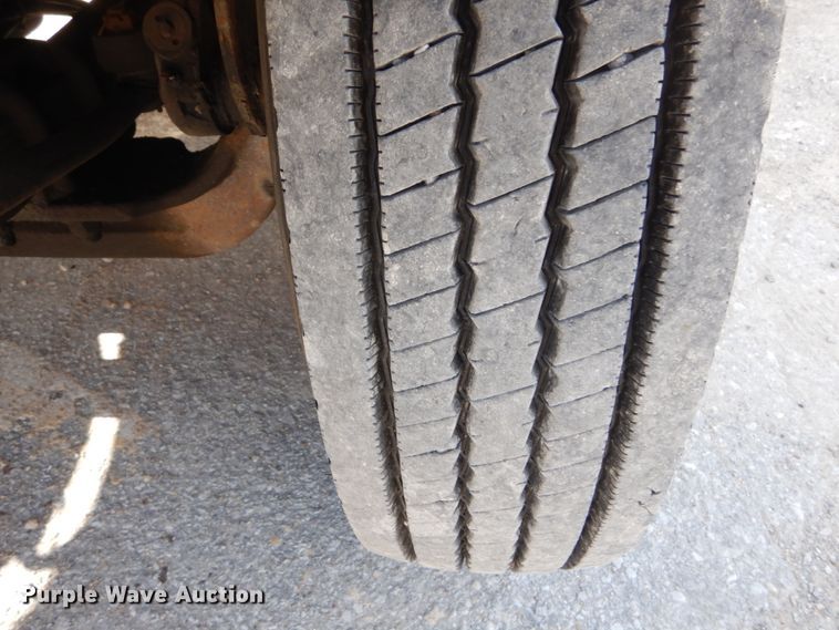 image for item IY9655 2002 International 4900  dump truck