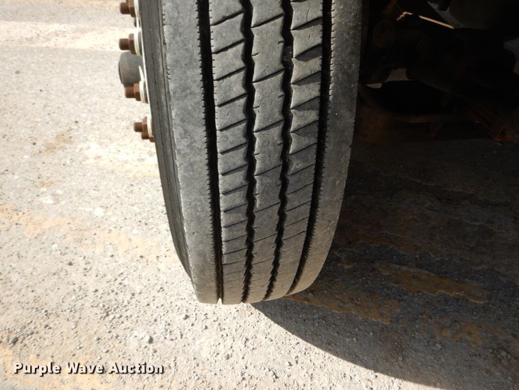 image for item IY9655 2002 International 4900  dump truck