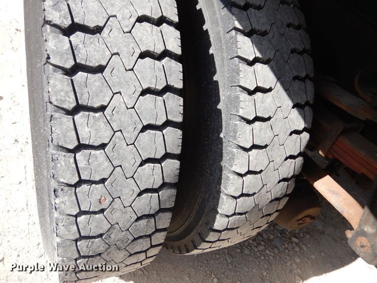 image for item IY9655 2002 International 4900  dump truck