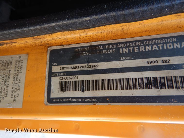 image for item IY9655 2002 International 4900  dump truck