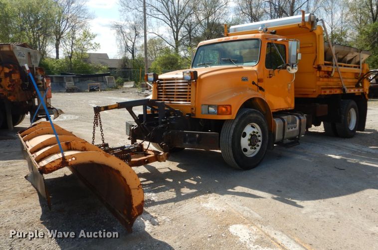 image for item IY9656 2002 International 4900  dump truck