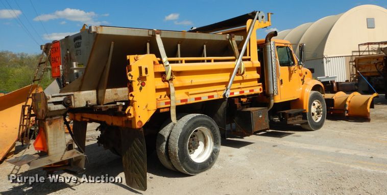 image for item IY9656 2002 International 4900  dump truck