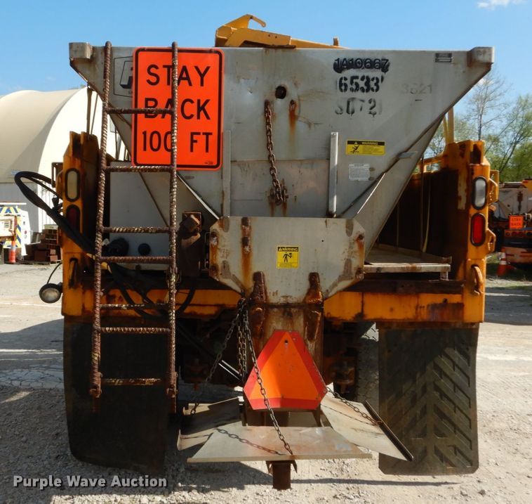 image for item IY9656 2002 International 4900  dump truck