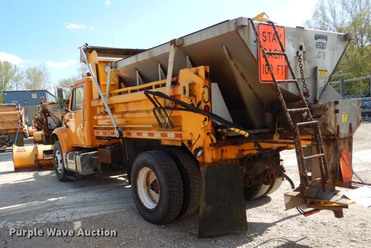 image for item IY9656 2002 International 4900  dump truck