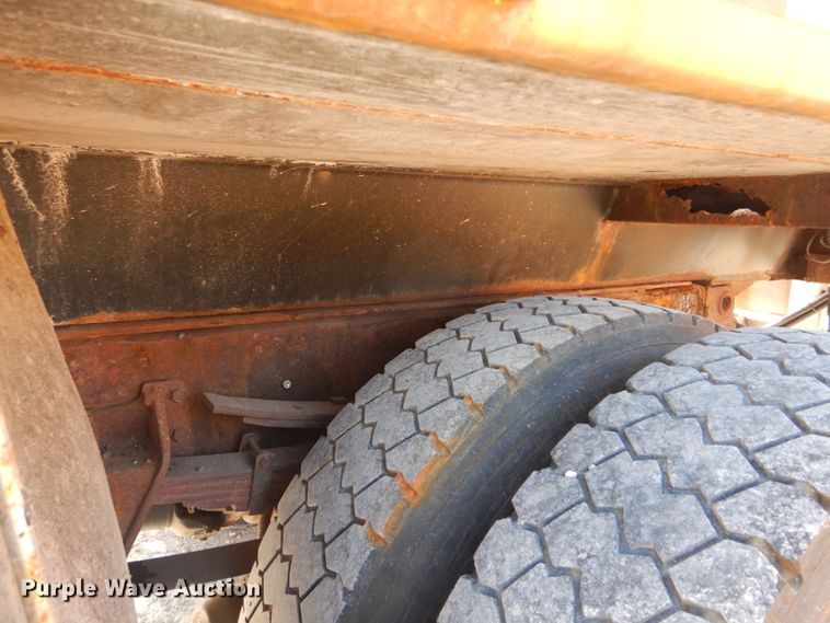 image for item IY9656 2002 International 4900  dump truck