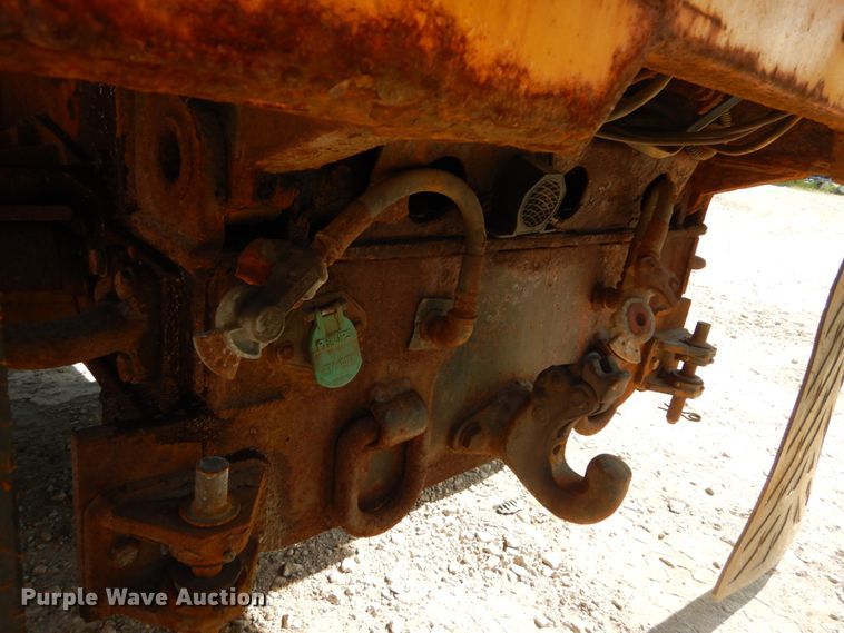 image for item IY9656 2002 International 4900  dump truck