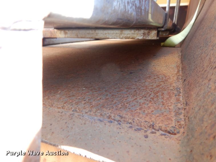 image for item IY9656 2002 International 4900  dump truck